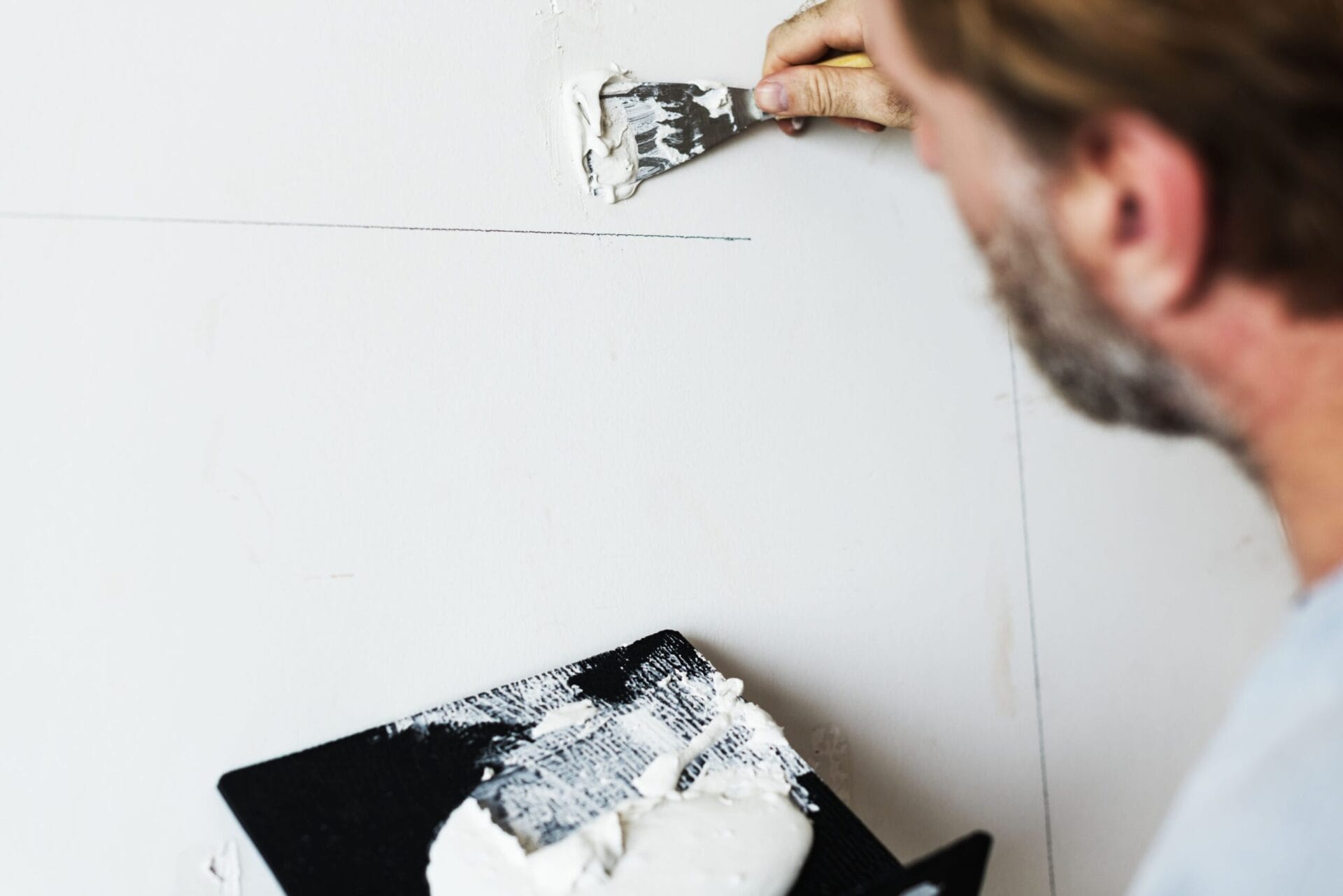 Sealing cracks in walls